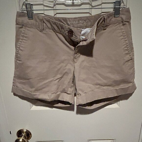 Banana Republic City Chino Shorts, Size 2 – Classic & Versatile Style - Picture 3 of 4